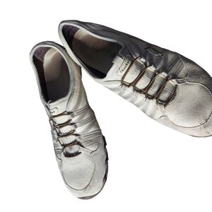 11 Skechers white shoe‎